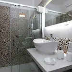 Isa Hotel *